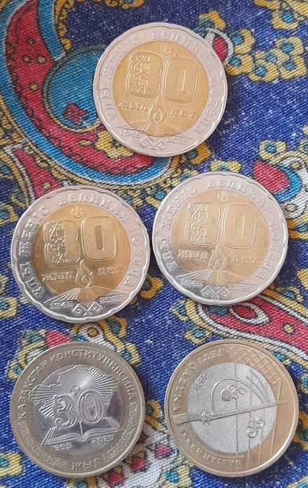 Продам Юбилейную кюпюру  1000 тг