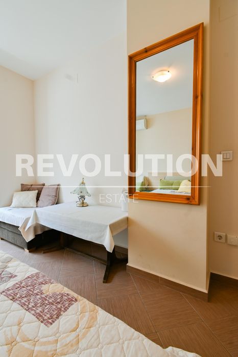 Дава се под наем Тристаен апартамент в София, Лозенец - 100 кв.м за 1000 € - Снимка #8