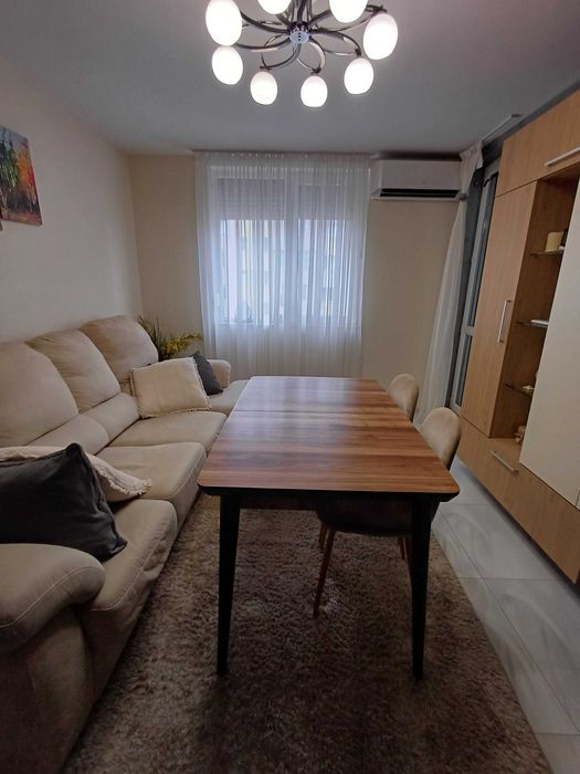 Разтегателна трапезна маса