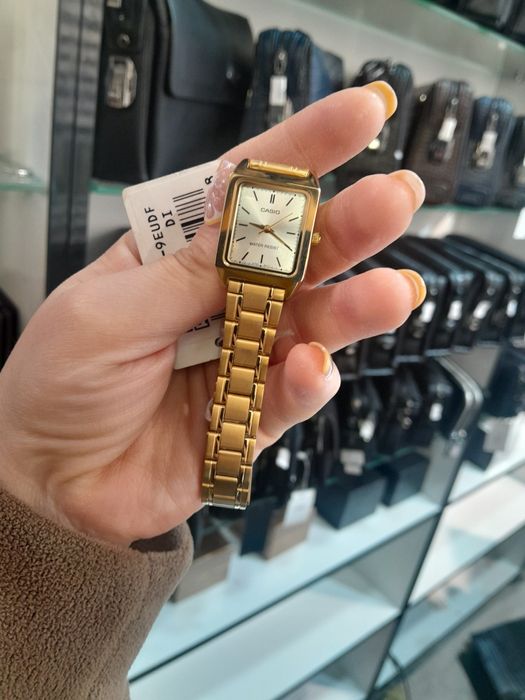 Наручные женские часы