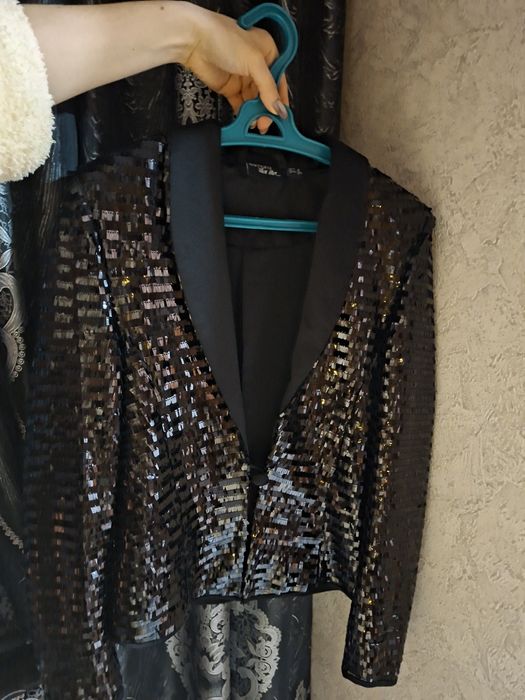 Продам новый нарядный пиджак