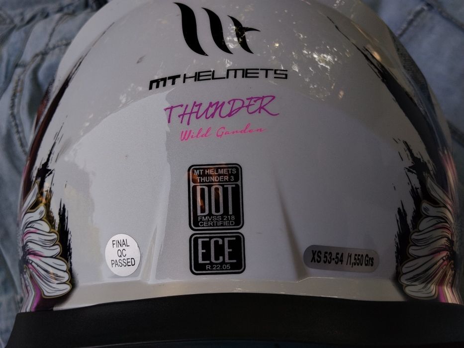 Мотоциклетна каска дамска като нова MТ helmets