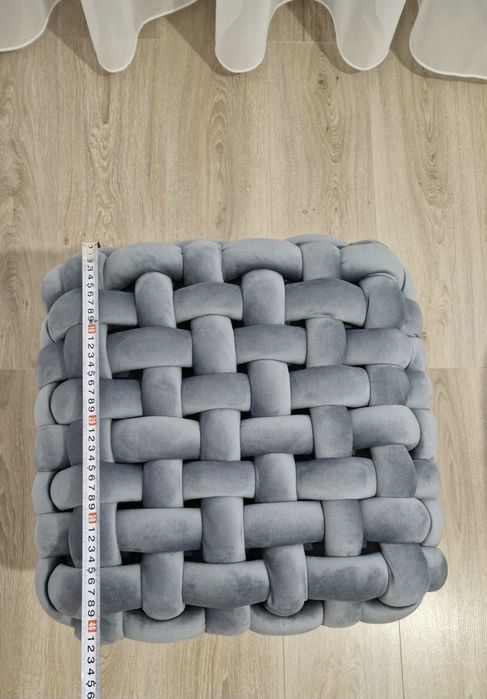 Taburet scaun tapitat foarte drăguț