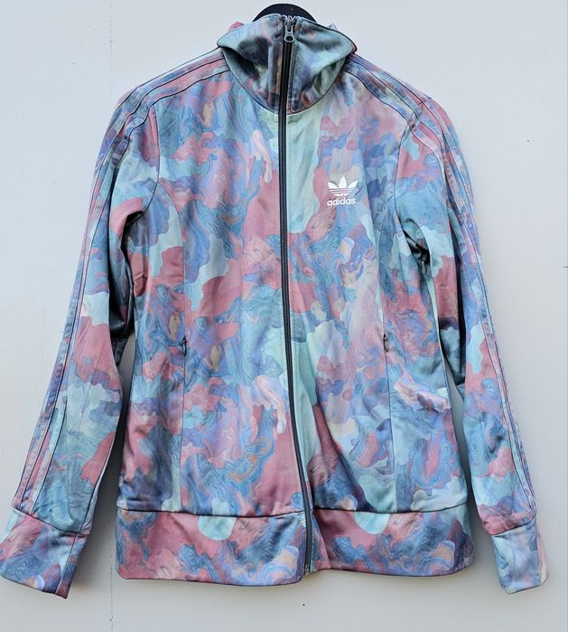 Adidas уникална дамска горница Л  размер