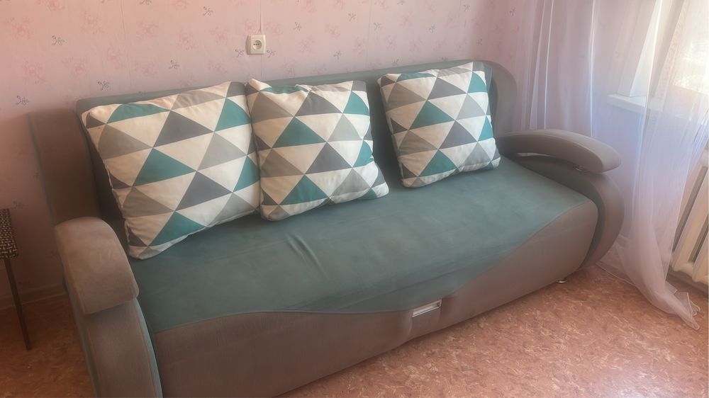 Продам диван в зорошем состочние