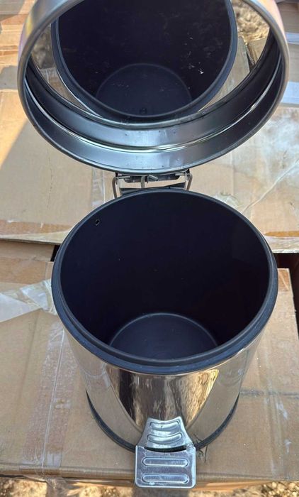 Stoc 50 buc / 60 lei buc; Cos de gunoi din inox SH – cu pedala / fara capac – diferite dimensiuni
