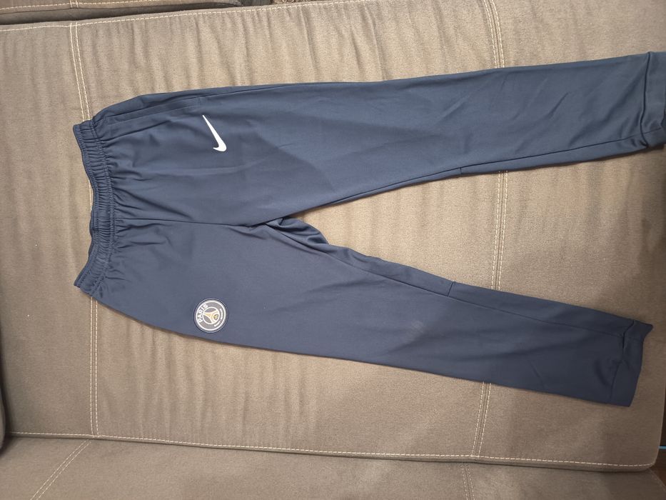 Оригинален детски екип Paris Saint‑Germain Nike XL (158–170 см) – нов