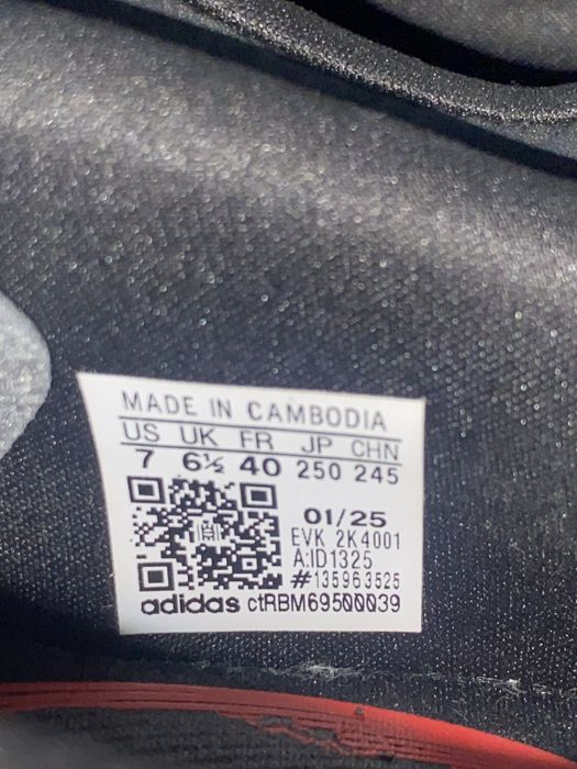 Vand ghete de fotbal adidas predator