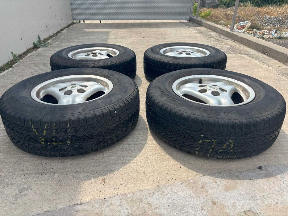 Зимни гуми с джанти за Range Rover, размер 245/70/16.