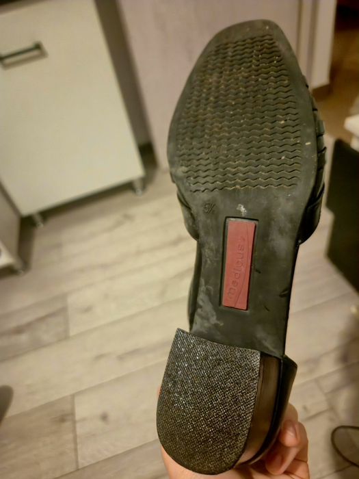 Sandale cu toc din piele naturală