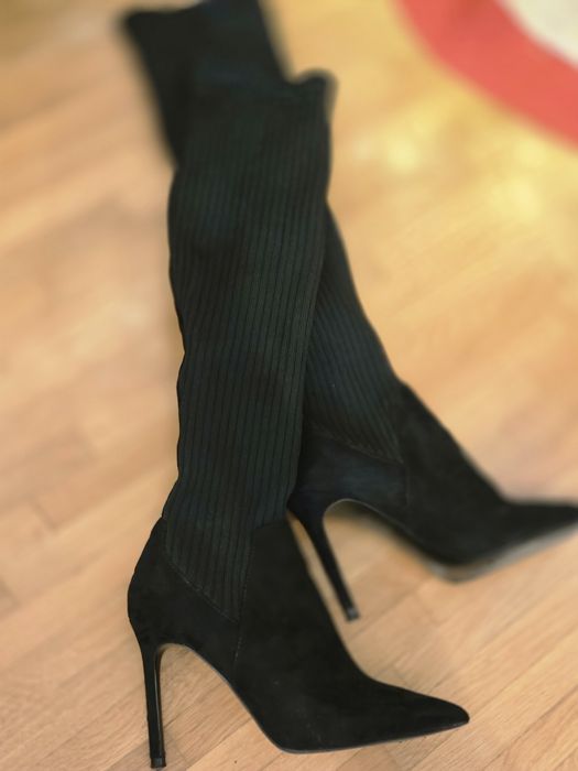 Високи ботуши с ток тип чорап