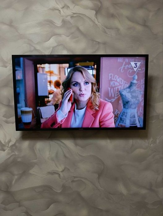 40' Samsung Smart TV