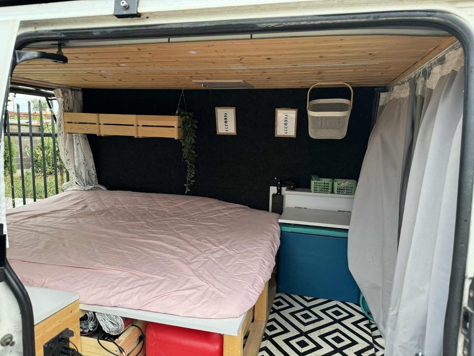 Бус за диво къмпингуване