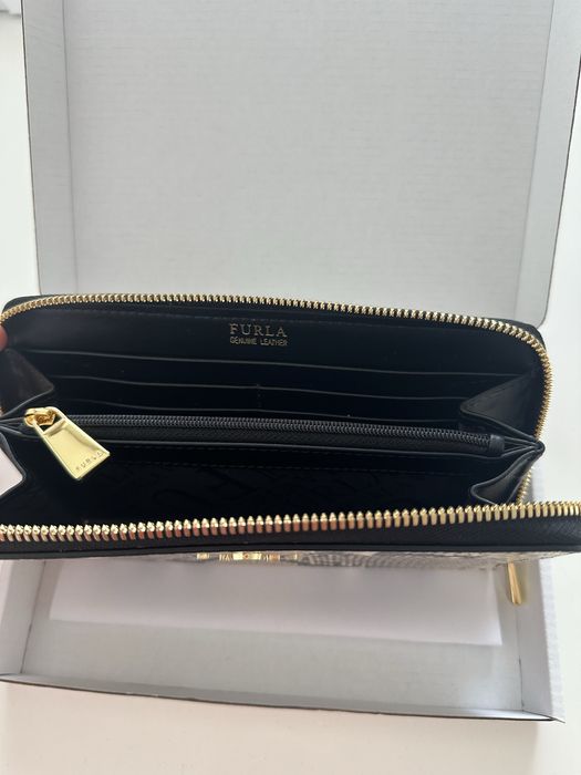 Дамски портмонета FURLA. Различни видове