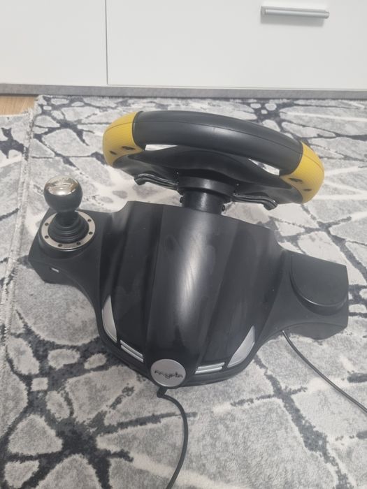 Vând volan cu pedale myria