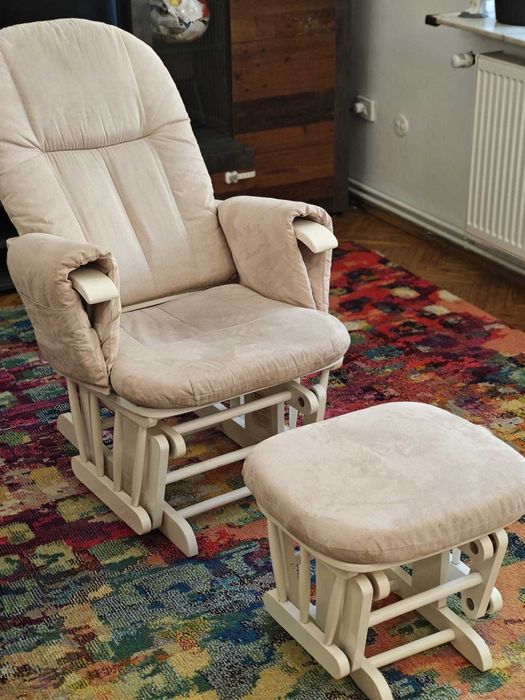 Scaun alaptare si taburet picioare marca Tutti Bambini