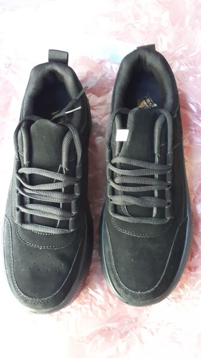 Adidasi negri, noi