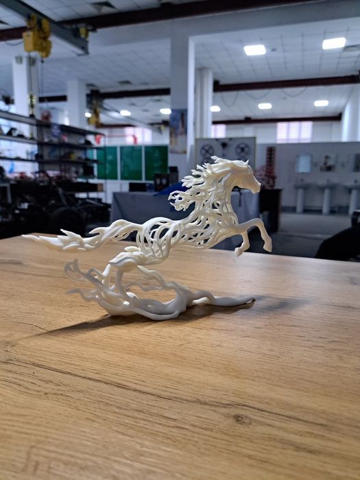 3D Bosma Dekorativ Ot Haykali – Zamonaviy Dizayn
