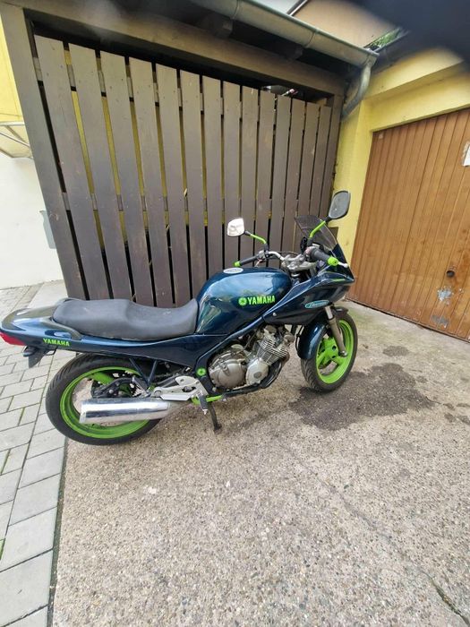 Yamaha motocicleta