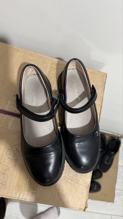 Продам туфли для девочки