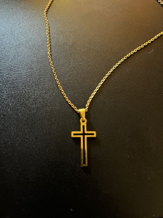 Елегантно кръстче от медицинска стомана, имитация на злато