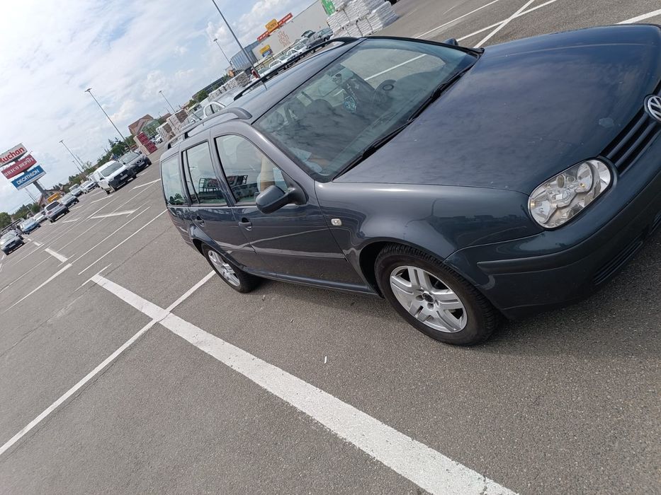 Vând Golf.          1.6