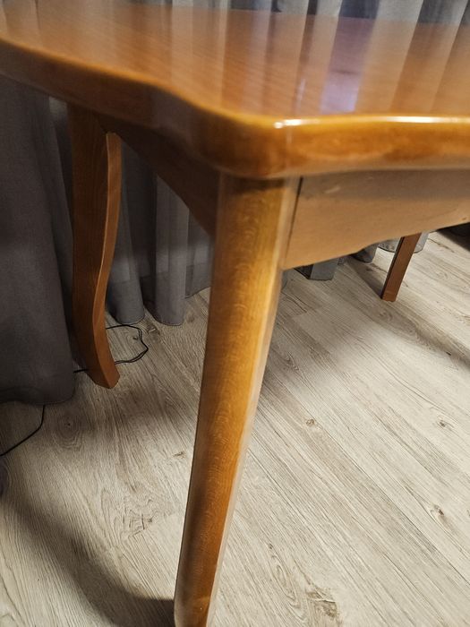 Разтегателна дървена трапезна маса за хранене