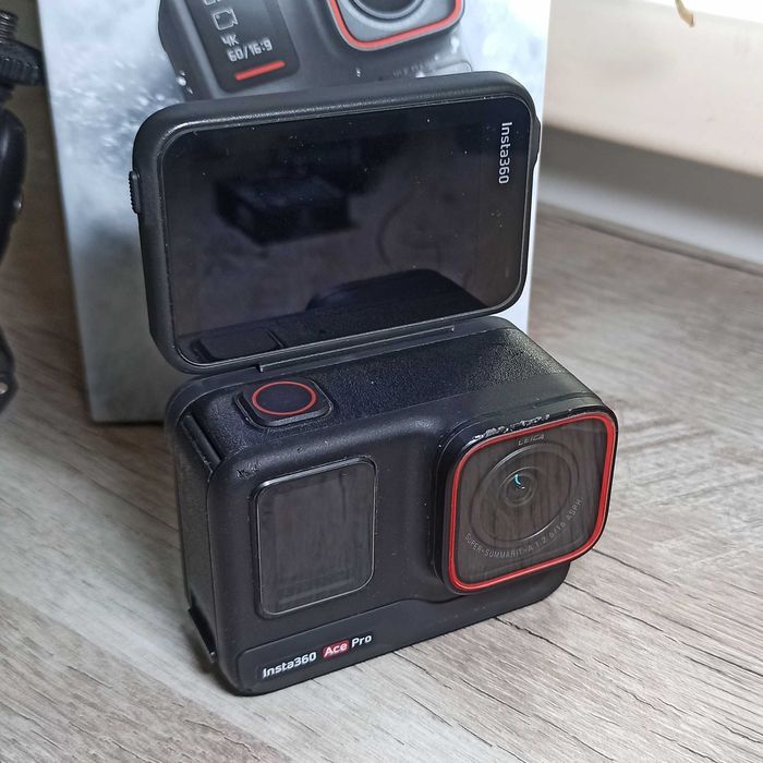 Экшн-камера Insta360 Ace Pro, 3 аккумулятора, зарядный кейс, чехол