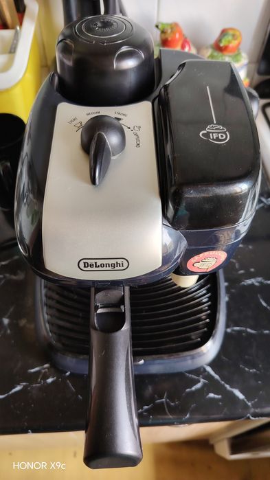 Кофеварка Delonghi