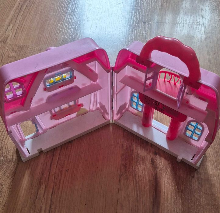 Детска пералня играчка, Къща за кукли