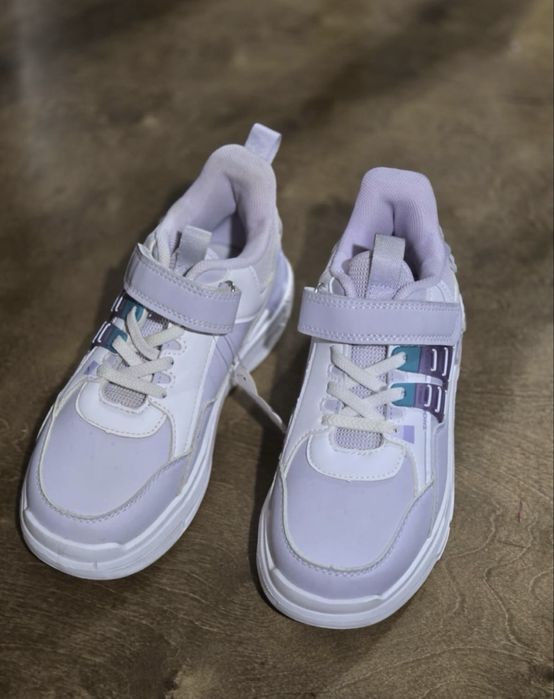 Кроссовки детские новые