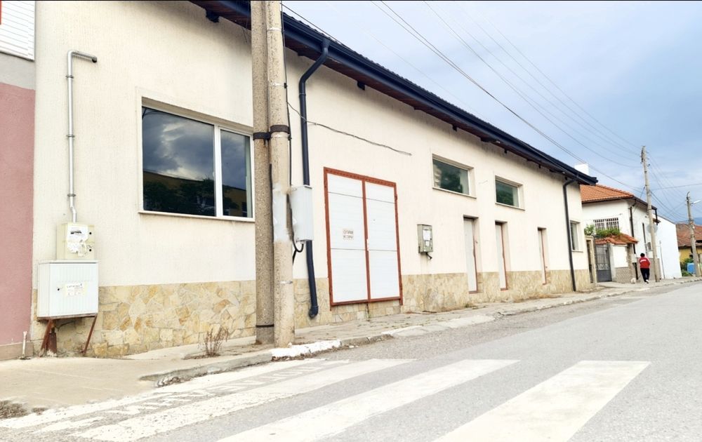 Дава се под наем Промишлена сграда в Стамболийски - 300 кв.м за 663 € - Снимка #1