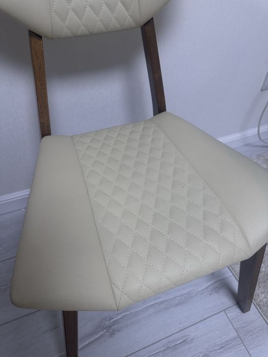 Два стула ( дерево и экокожа)