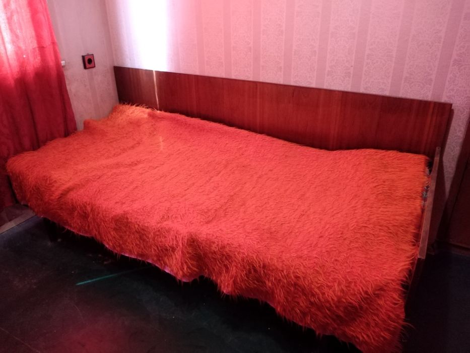 Легла от ъглова спалня с пружини