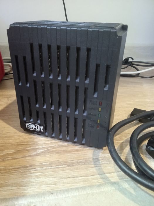 Стабилизатор напряжения Tripp Lite