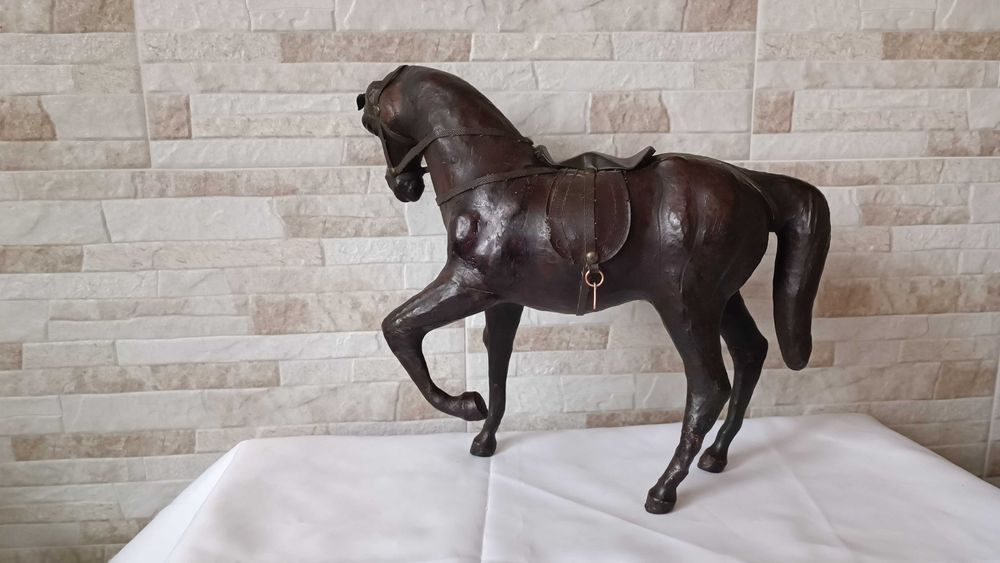Стара фигура на кон - естествена кожа - 30/32см