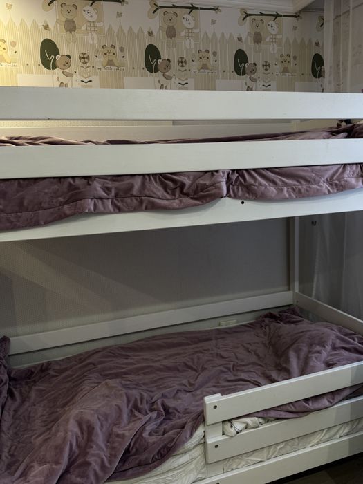 Продам двухъярусную кровать 180*90