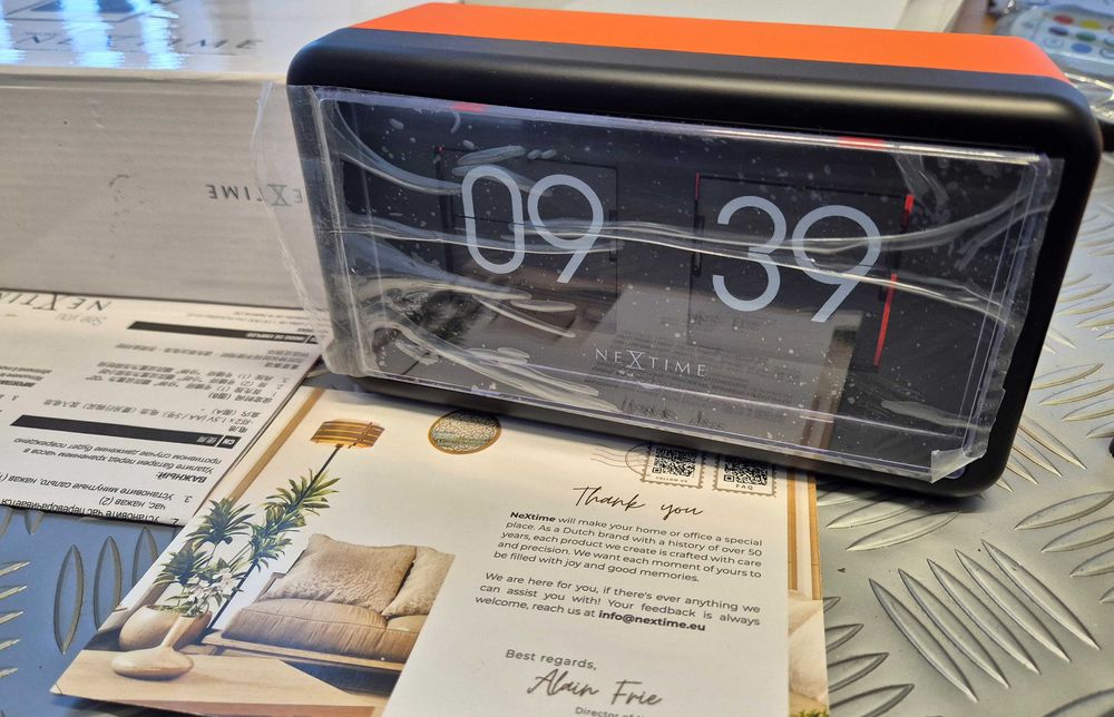 NeXtime - Flip Clock настолен часовник