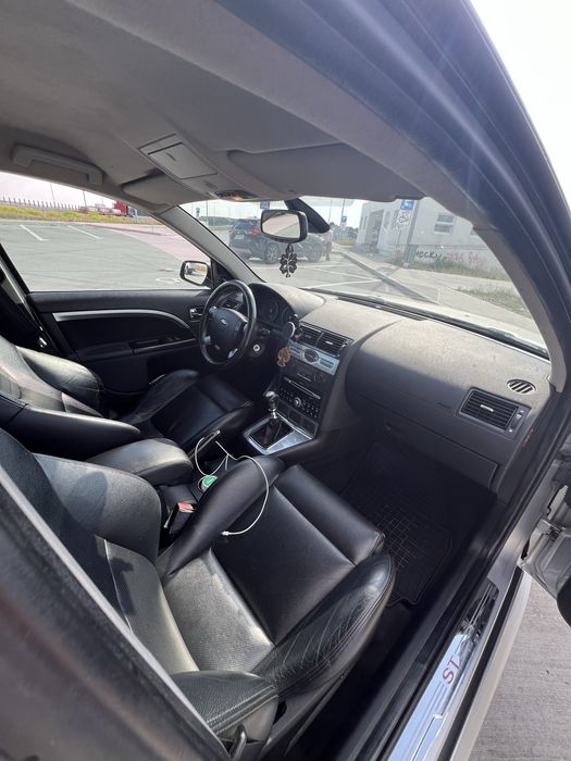 Ford mondeo st 220