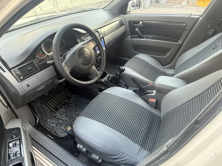 Lasitti 2010 yil qaymoq rang