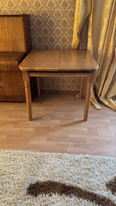 Раскладной обеденный стол