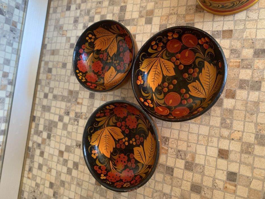 Хохлома от Русия. Има малки дефекти