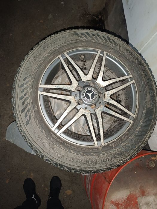 Продам комплект 235 60 r17