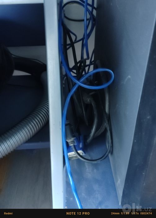 Kompyuter sotiladi stol bilan