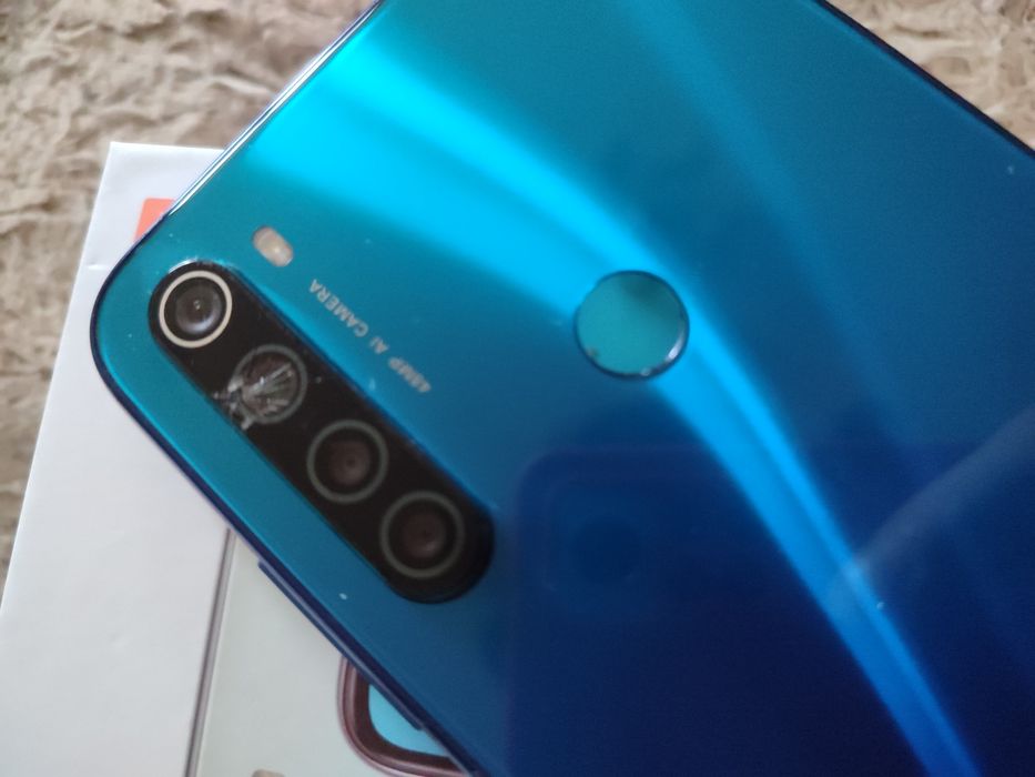 Продам телефон .