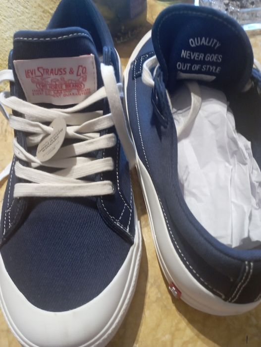 Tenesi levis originali nou nouți in cutie