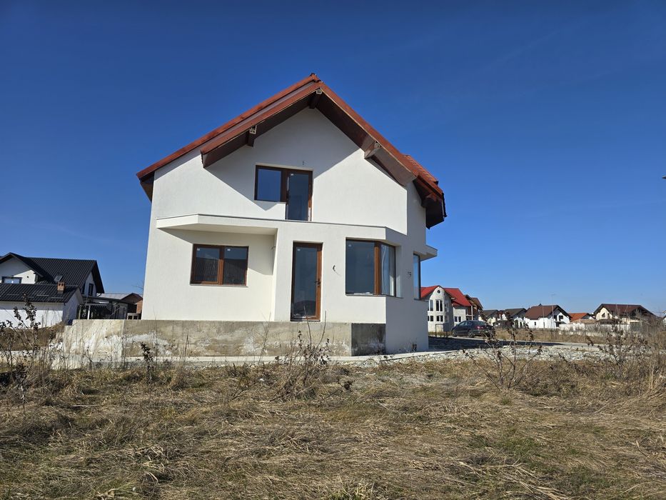 Vând casă Parter+Mansarda Finisata