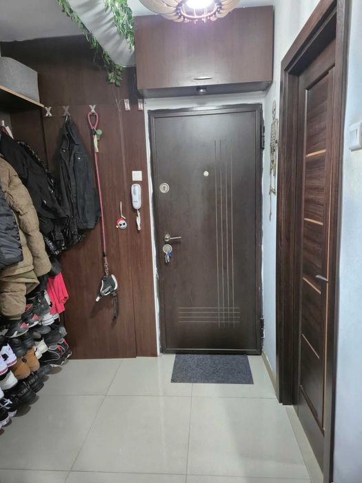 Vand apartament 2 camere Eroii Revolutei, decomandat,direct proprietar