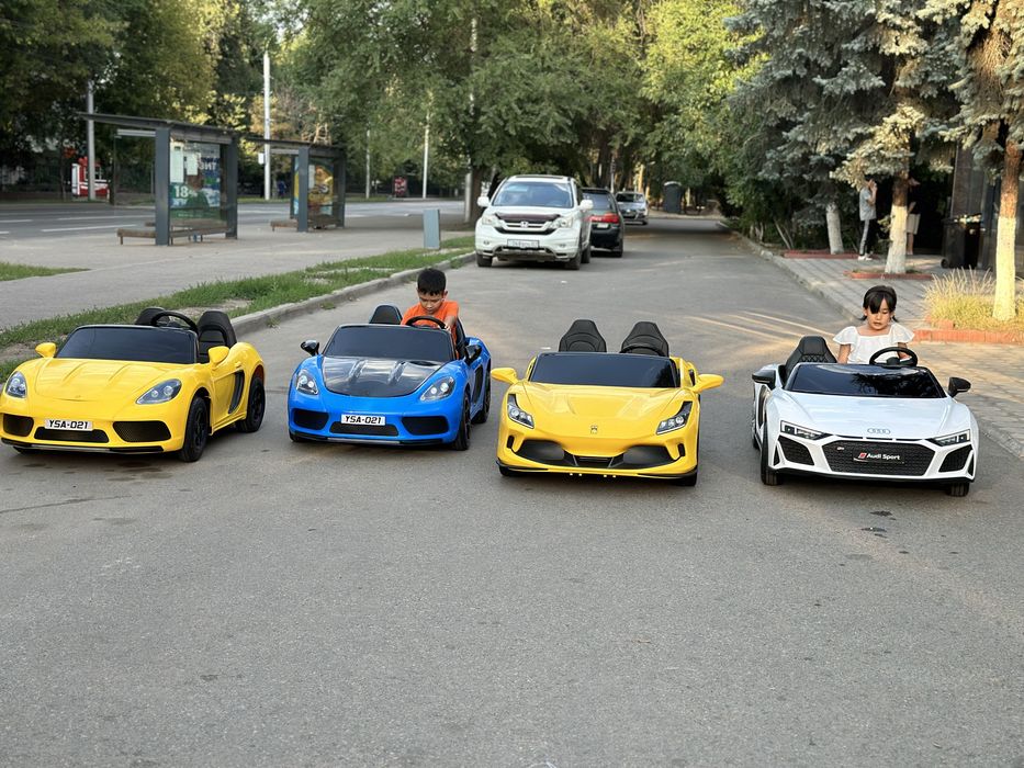 Детская машинка на пульту