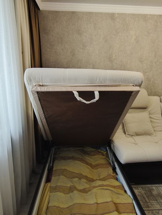 Диван с оттоманкой